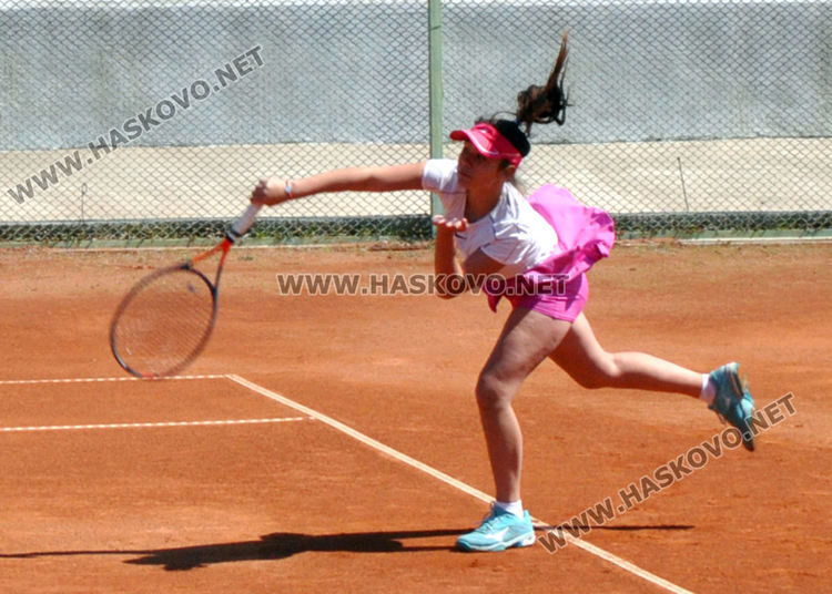 Ивона Савекова и Иван Иванов са шампиони на държавния турнир по тенис в Хасково