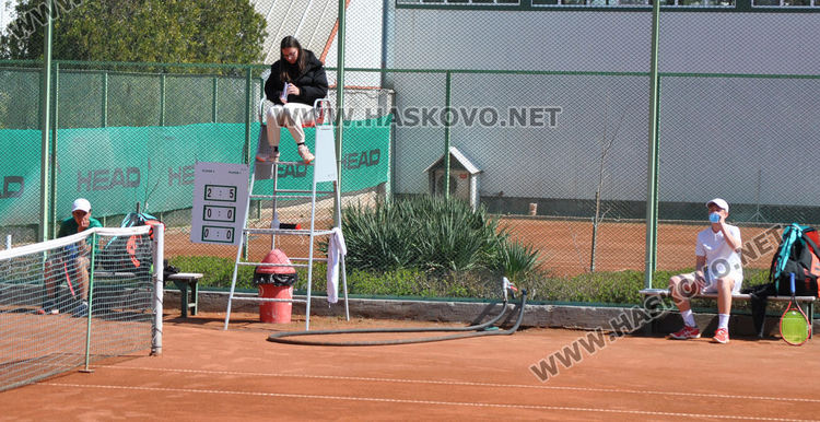 Ивона Савекова и Иван Иванов са шампиони на държавния турнир по тенис в Хасково