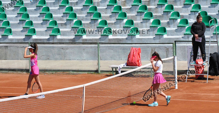 Ивона Савекова и Иван Иванов са шампиони на държавния турнир по тенис в Хасково