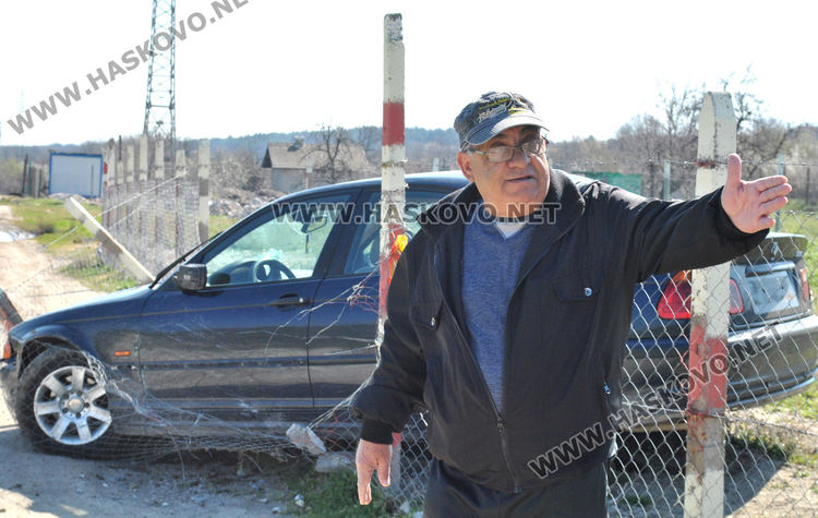 БМВ разби ограда на частен имот в Хасково