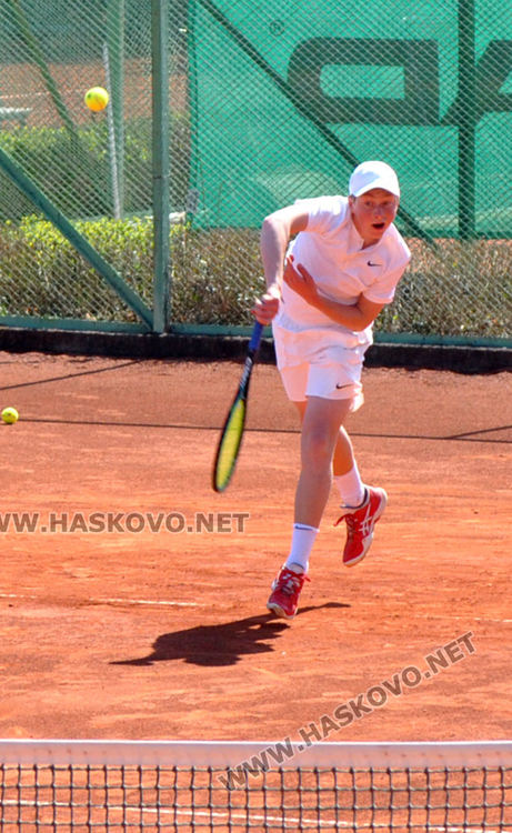 Ивона Савекова и Иван Иванов са шампиони на държавния турнир по тенис в Хасково