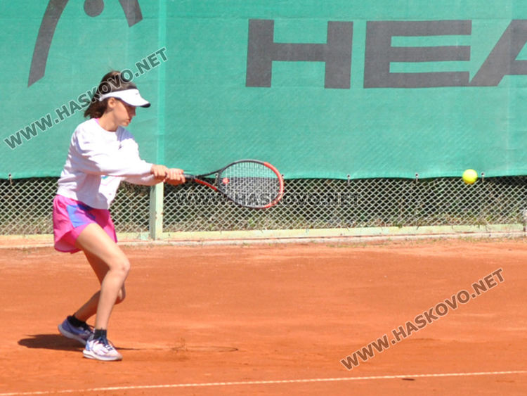 Ивона Савекова и Иван Иванов са шампиони на държавния турнир по тенис в Хасково