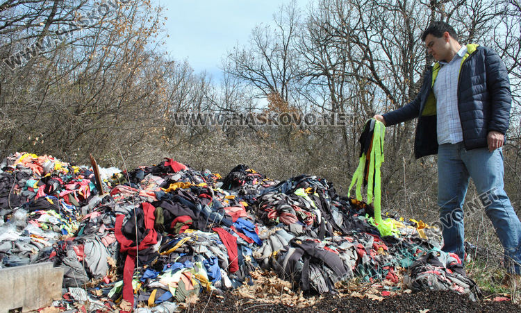 Читател: Горичка край Хасково е осеяна с купища отпадъци