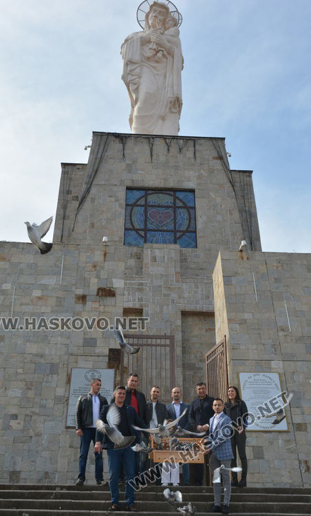 С надежда в по-доброто бъдеще от хълм Младежки „Републиканци за България“ закриха кампанията си в Хасково