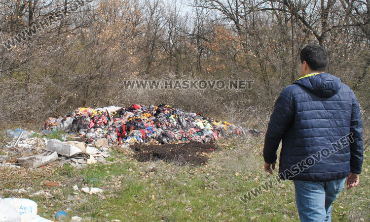 Читател: Горичка край Хасково е осеяна с купища отпадъци