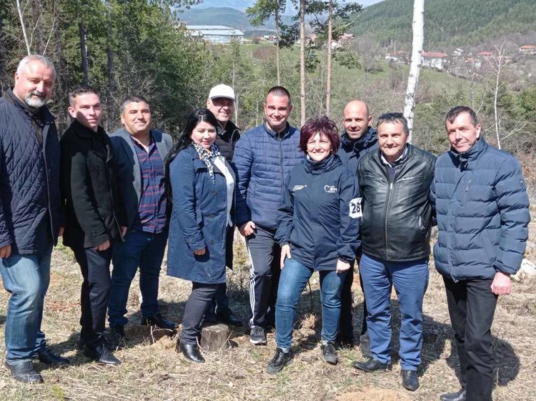 ПП ГЕРБ закри кампанията си с посаждане на 28 дръвчета и призова да се гласува с №28