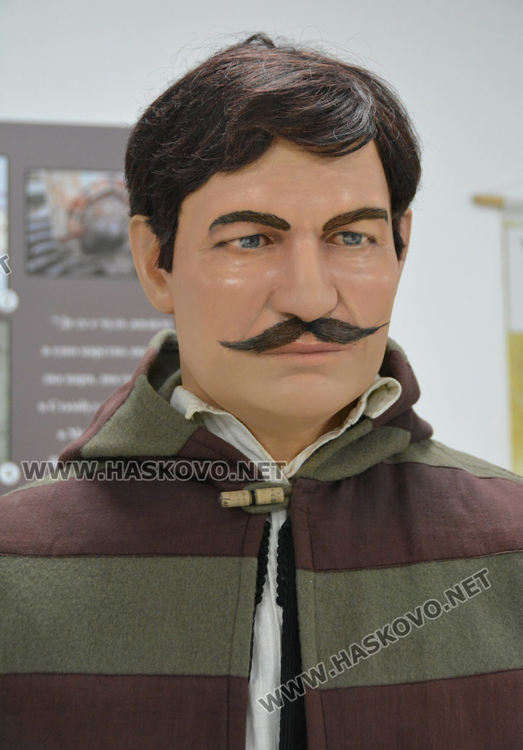 Капитан Петко войвода е бил висок 1,90 м и синеок