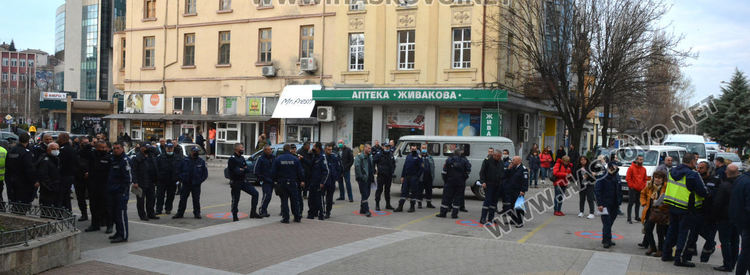 Под полицейска охрана раздадоха бюлетините на 156 секции в Хасково