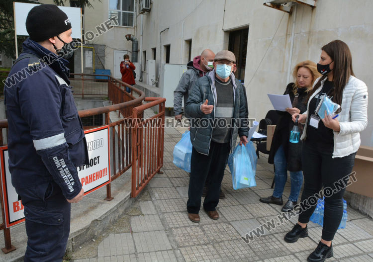 Под полицейска охрана раздадоха бюлетините на 156 секции в Хасково