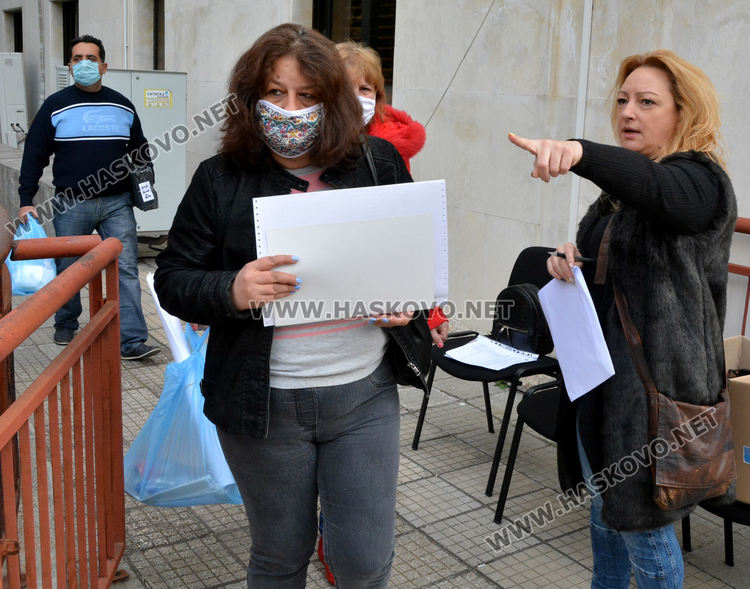 Под полицейска охрана раздадоха бюлетините на 156 секции в Хасково