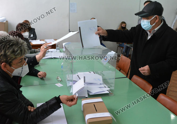 20,33% е избирателната активност в Хасковско към 12 часа, най-висока е в Любимец