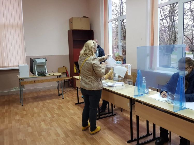 37,05% е избирателната активност в Първомайско към 17 часа