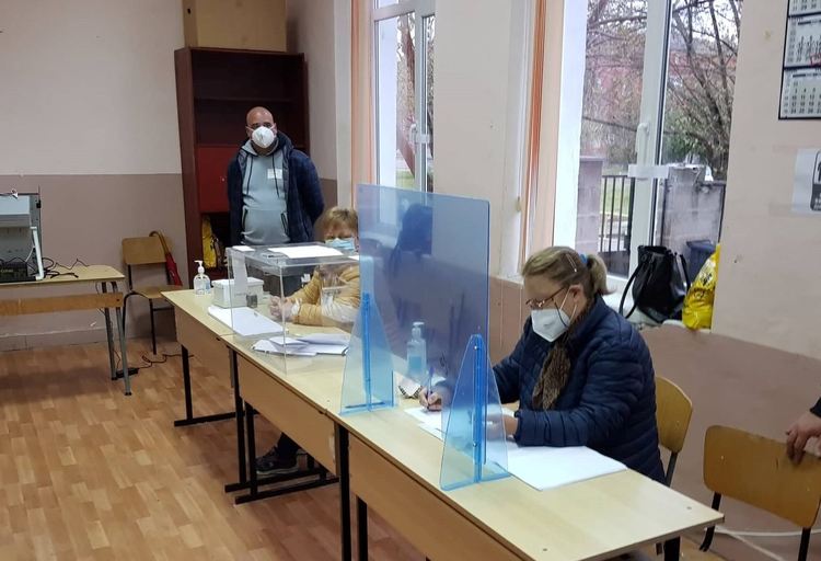 Спокойно започна изборният ден