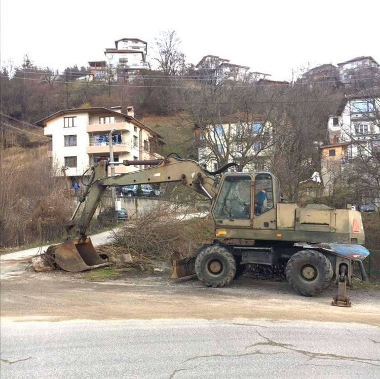 В Момчиловци започва изграждането на подпорна стена