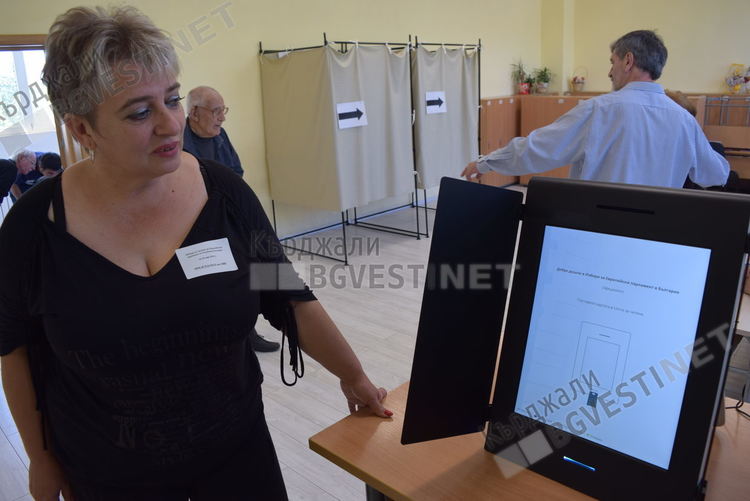 Малко над 4 процента е избирателната активност към 10 часа в Кърджалийско