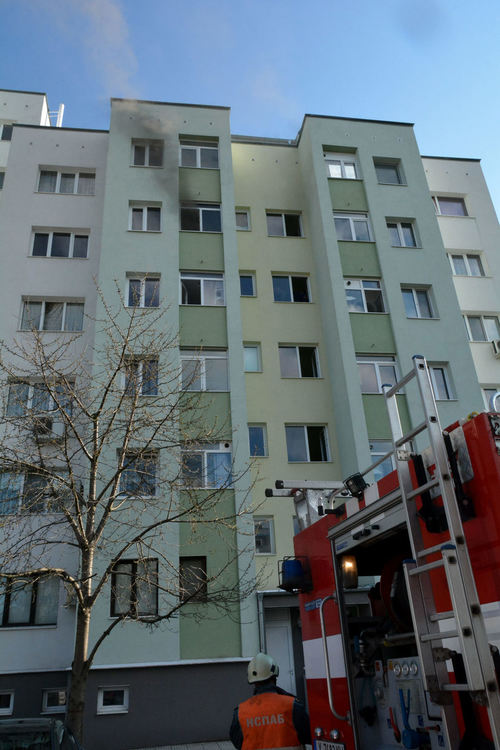 Пожар избухна в апартамент в „Бадема“