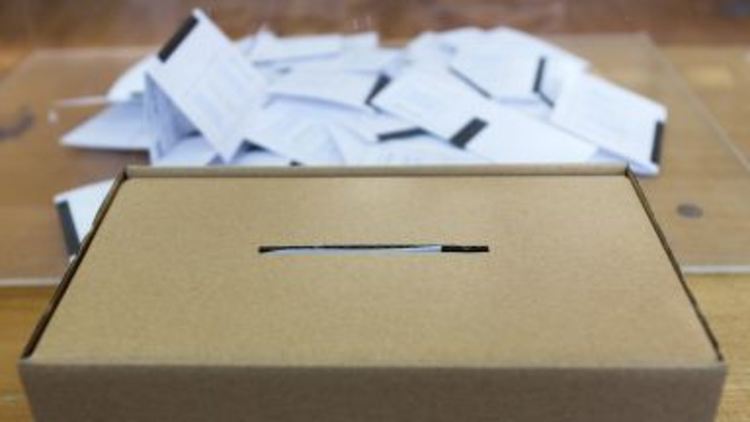 Едва 11 протокола на секционни комисии са обработени в Русе към полунощ