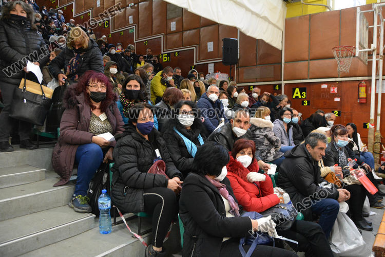 Пет линейки за припаднали членове на СИК викани в зала Дружба 