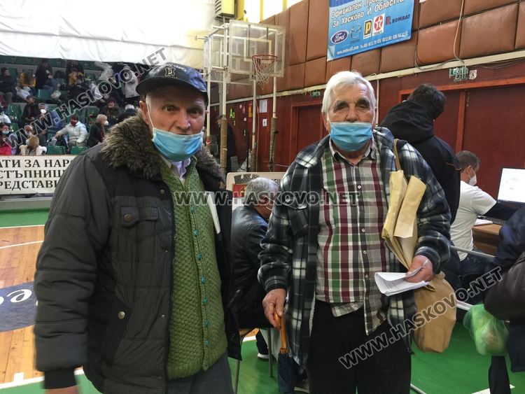 Атанас Власакиев /вляво/ и Симеон Неделчев