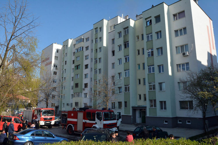 Пожар избухна в апартамент в „Бадема“