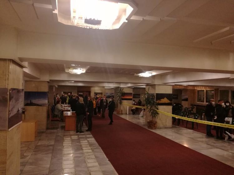 Безсънна нощ!Протоколите от секциите още се обработват