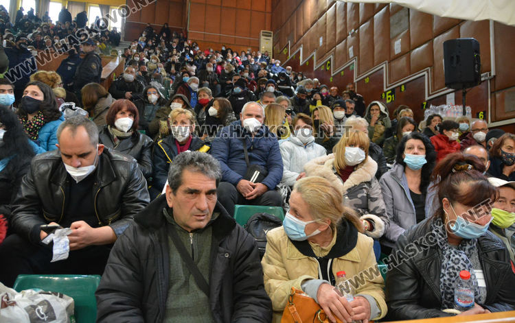 Пет линейки за припаднали членове на СИК викани в зала Дружба 