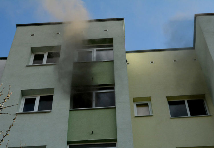 Пожар избухна в апартамент в „Бадема“