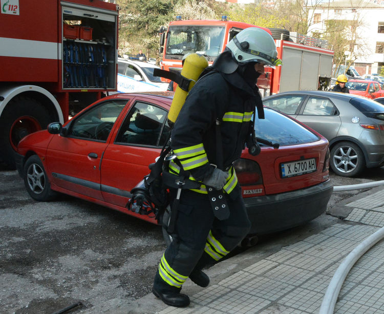 Пожар избухна в апартамент в „Бадема“
