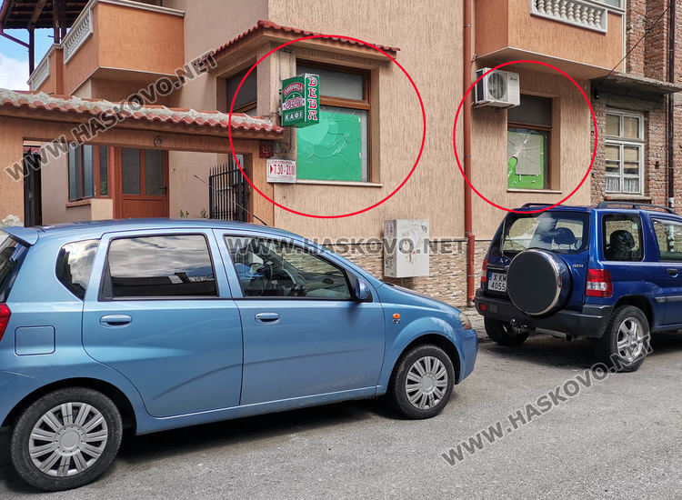 С камъни потрошиха прозорците на къща в Хасково, издирват извършителите