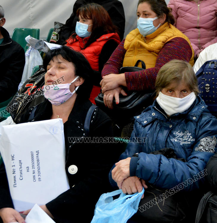 Пет линейки за припаднали членове на СИК викани в зала Дружба 