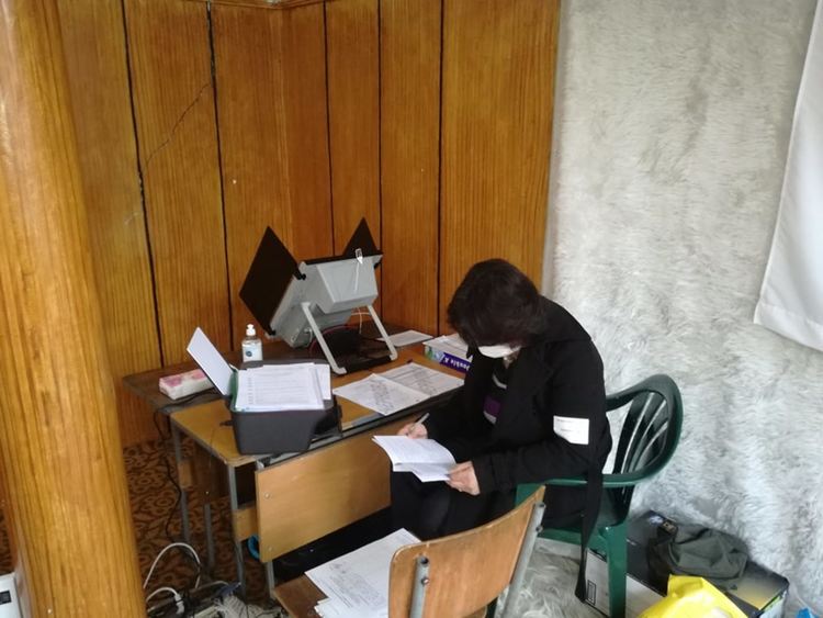 Безсънна нощ!Протоколите от секциите още се обработват