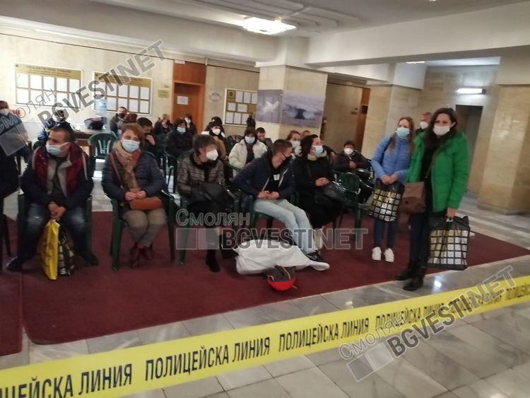 Лудница!!! Членове на комисии на крак от 30 часа, чакат гладни и жадни