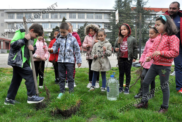 Ученици от ОУ „Любен Каравелов“ с екоинициатива