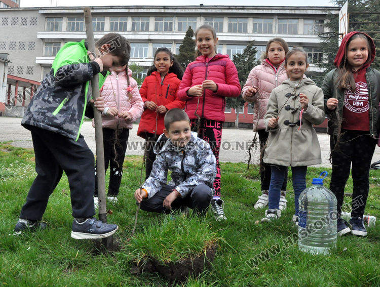 Ученици от ОУ „Любен Каравелов“ с екоинициатива