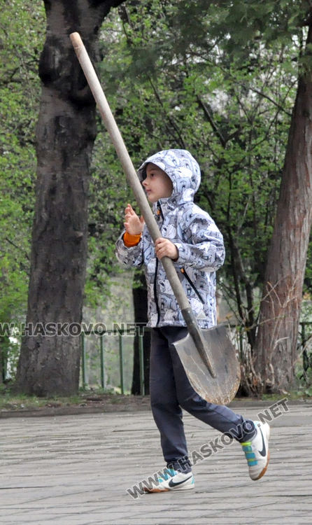 Ученици от ОУ „Любен Каравелов“ с екоинициатива