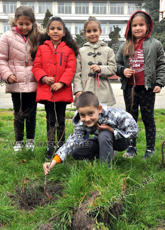 Ученици от ОУ „Любен Каравелов“ с екоинициатива