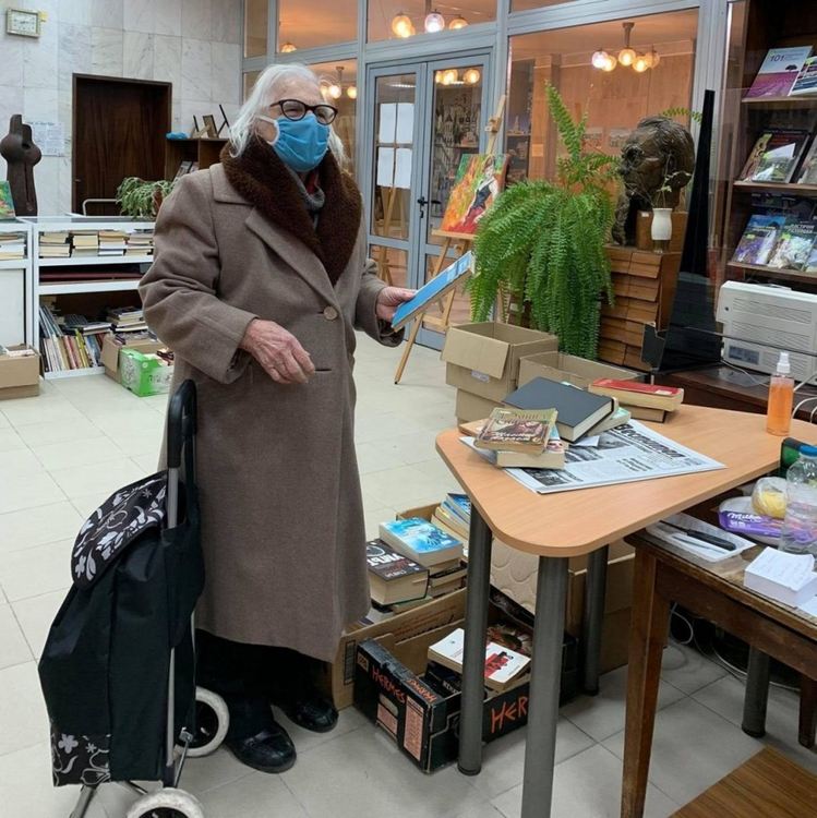 92-годишна е най-възрастният читател на Градската библиотека в Асеновград 