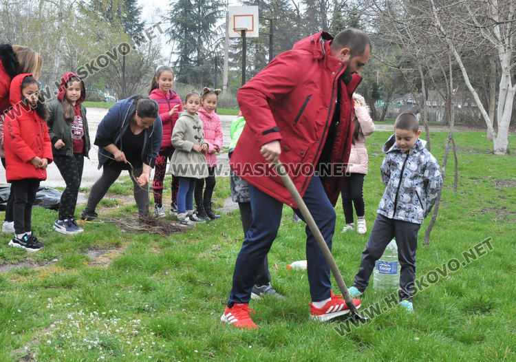 Ученици от ОУ „Любен Каравелов“ с екоинициатива