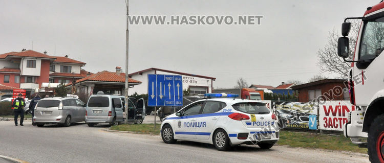 Ситроен се заби в Мазда на кръговото на Кърджалийска