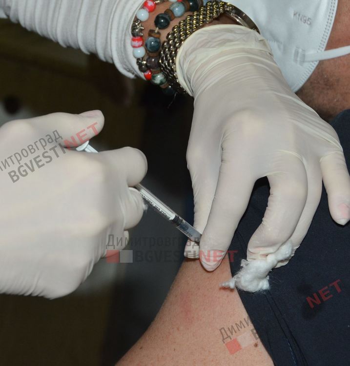 От утре личните лекари в Димитровград ще могат да ваксинират с Pfizer и Moderna лица над 65 години