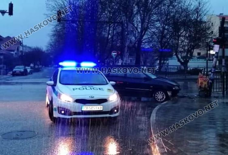 Мицубиши и Фолксваген се разбиха на Кърджалийска