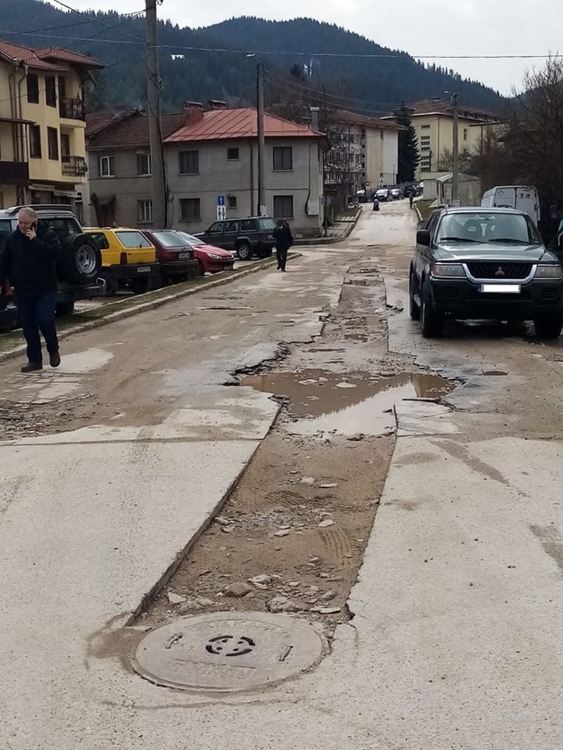 В Чепеларе ремонтират и асфалтират част от уличната мрежа