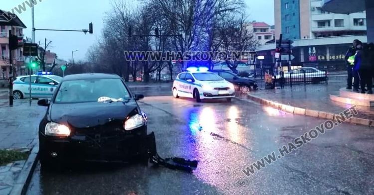 Мицубиши и Фолксваген се разбиха на Кърджалийска