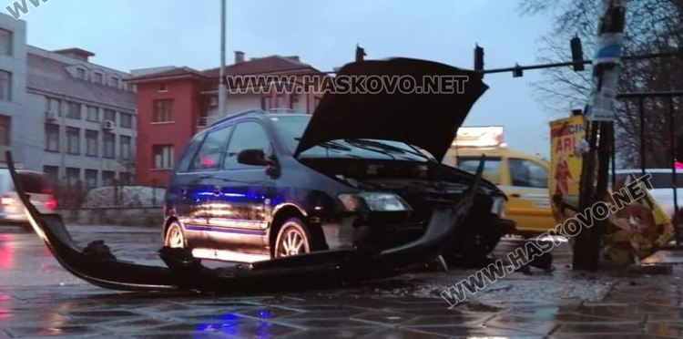 Мицубиши и Фолксваген се разбиха на Кърджалийска