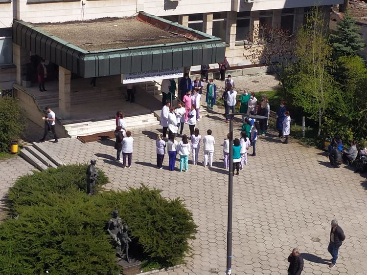 Признателност към медиците,героите на първа линия днес в Кърджали