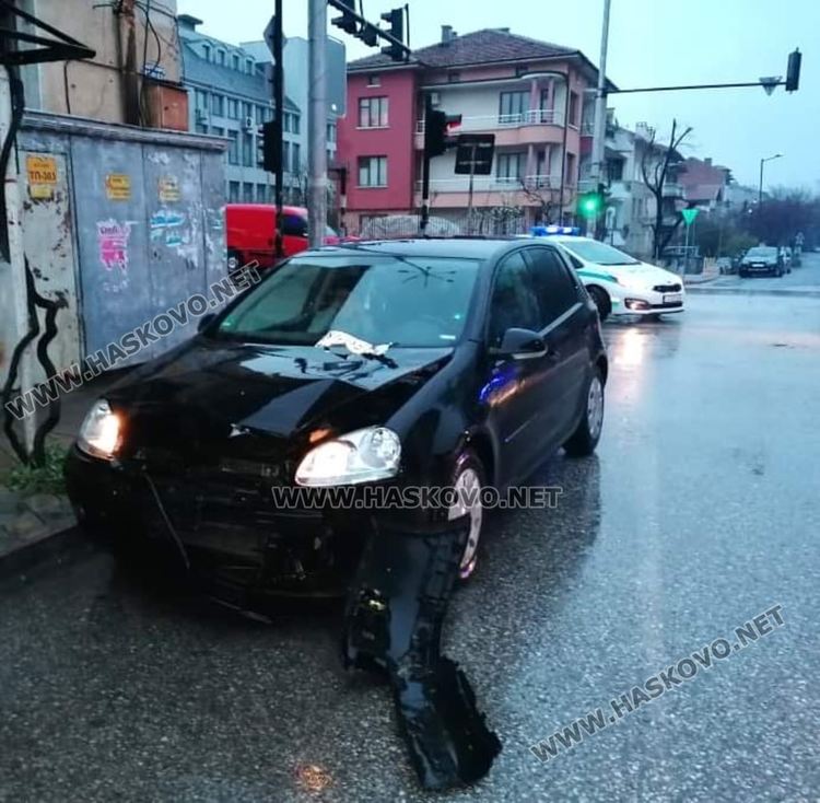 Мицубиши и Фолксваген се разбиха на Кърджалийска