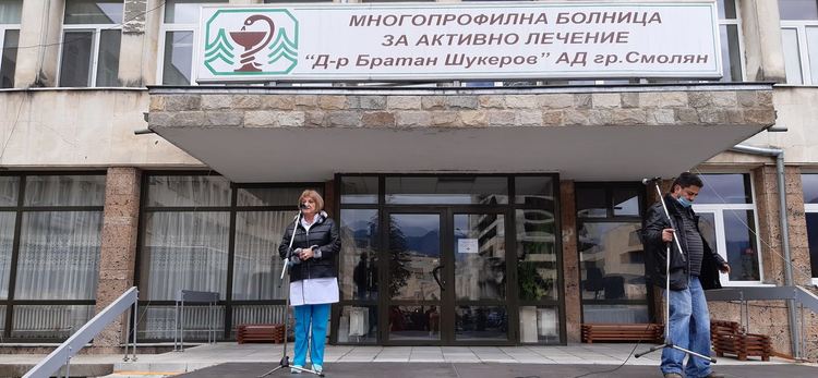 С вой на сирени и едноминутно мълчание здравните работници почетоха паметта на починалите медици