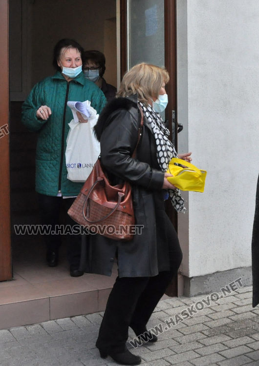 Без струпване и напрежение личните лекари от Хасковско взеха ваксини на Модерна и Пфайзер