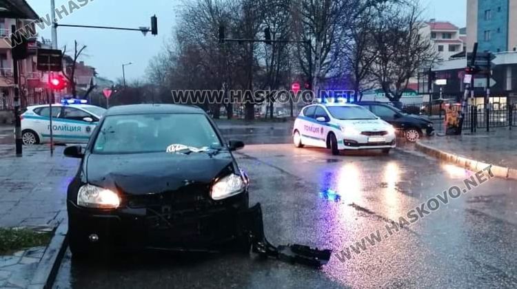 Мицубиши и Фолксваген се разбиха на Кърджалийска