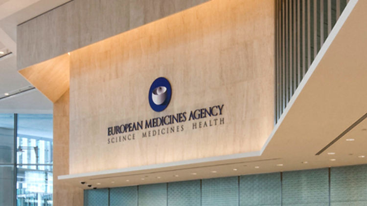 EMA потвърди връзка между ваксината на АстраЗенека и образуването на съсиреци